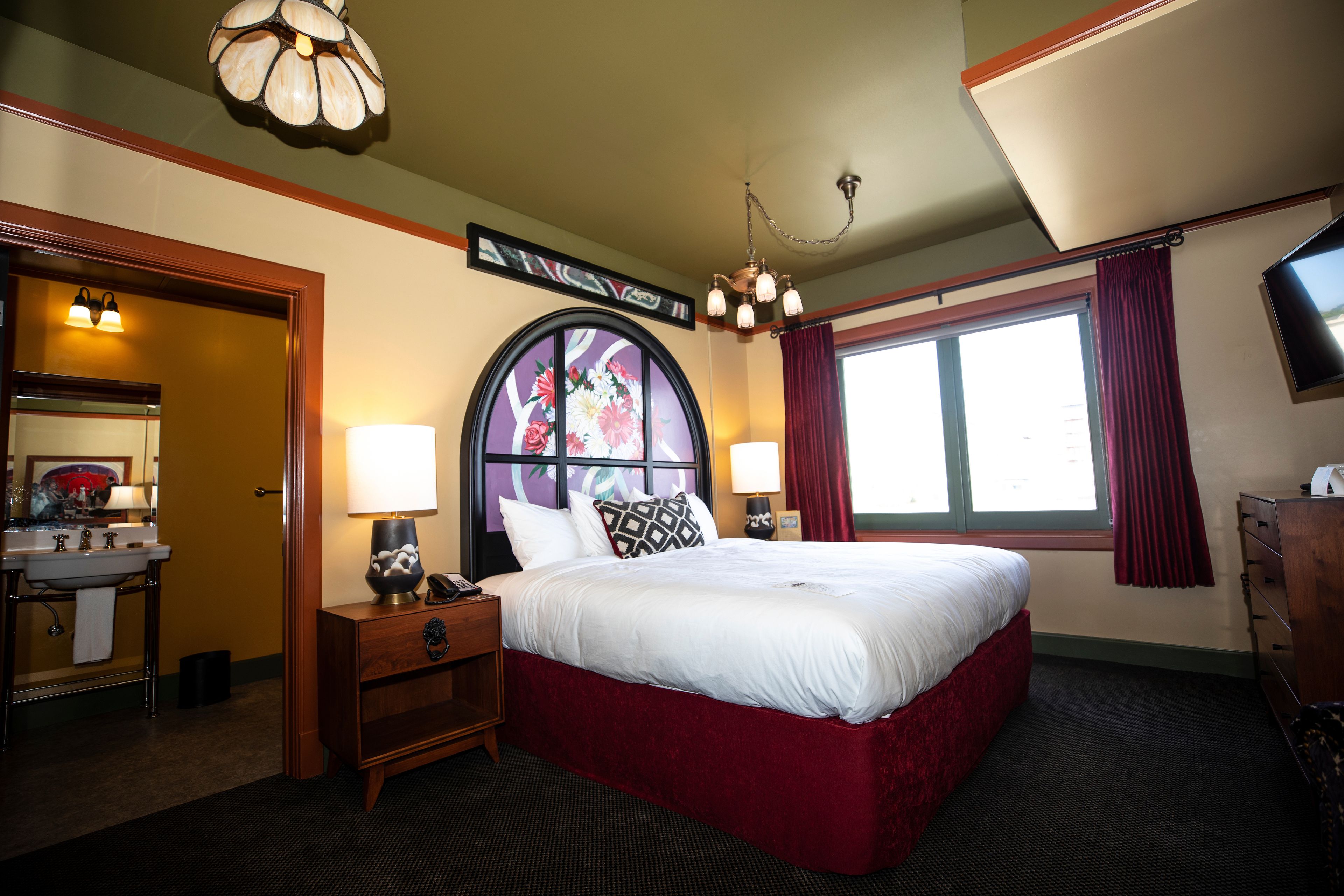 standard room, sea view (king annex) | in-room safe, iron/ironing board, free wifi, bed sheets