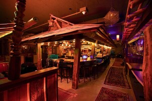 5 Bars/Lounges