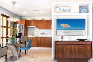 Flat-screen TV - Agua Azul by Island Properties Online (Lowlands)