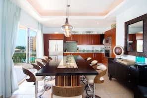 Enjoy meals at the central island breakfast bar, surrounded by a large window with views of the surrounding area.