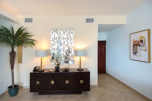 Flat-screen TV - Aqua Vue by Island Properties Online (Lowlands)