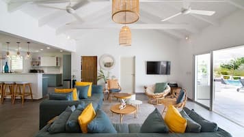 Villa, varias habitaciones, para no fumadores | Área de sala de estar | Televisión de pantalla plana
