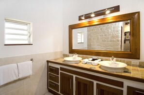 淋浴设施、吹风机、毛巾