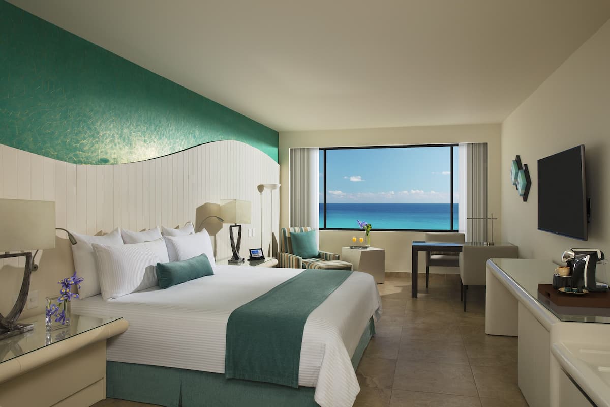 Preferred Club Ocean View King | Két bảo mật tại phòng, màn/rèm cản sáng, bàn ủi/dụng cụ ủi quần áo