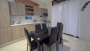 Condo Cao cấp, quang cảnh núi | Bếp riêng