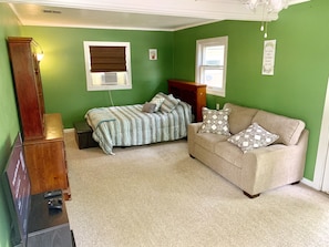 Living area - Happy House Apartment (Independence)