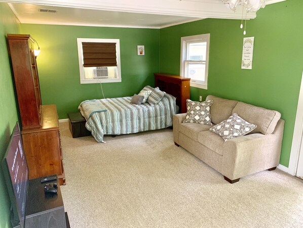 Comfort Bungalow, 2 Bedrooms, Kitchen, Ground Floor | Living area