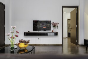 Executive Suite | Living area | 30-inch Smart TV with cable channels, TV