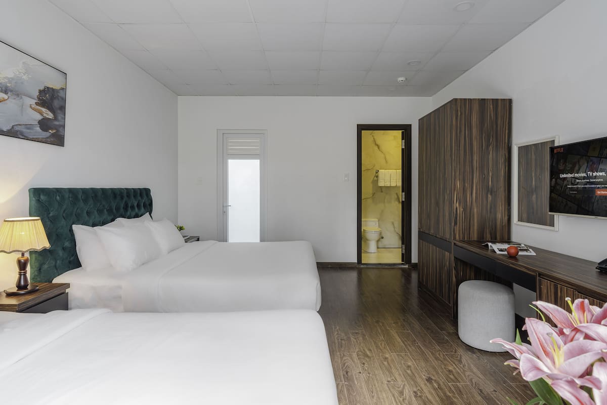 Family Room, Balcony | 1 bilik tidur, item bar mini percuma, peti besi dalam bilik, meja