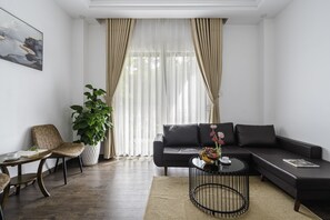 Executive Suite | Living area