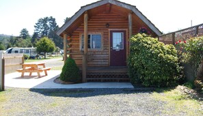 Room - Redwood Coast Cabins and RV Resort (Bayside)