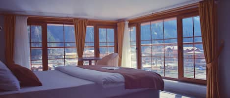 Suite Royale | Coffres-forts dans les chambres, bureau, chambres insonorisées