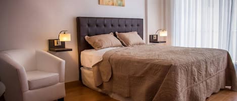 1 habitación, tabla de planchar con plancha, wifi y ropa de cama