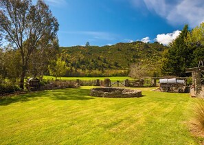 Property grounds - Mataura Lodge | Your Private Rural  Retreat (Athol)