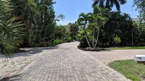 Property grounds - Keys stilt house top floor unit (Naples)
