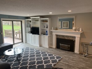 Smart TV, fireplace, DVD player, table football - Paradise Lake Michigan Beach home with inground pool,  hot tub, sleeps 20 (Norton Shores)