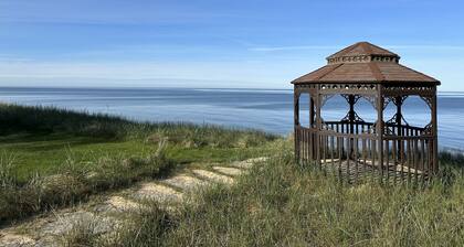 Paradise Lake Michigan Beach home with inground pool, hot tub, sleeps 20