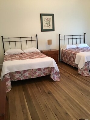 2 bedrooms, desk, iron/ironing board, free WiFi