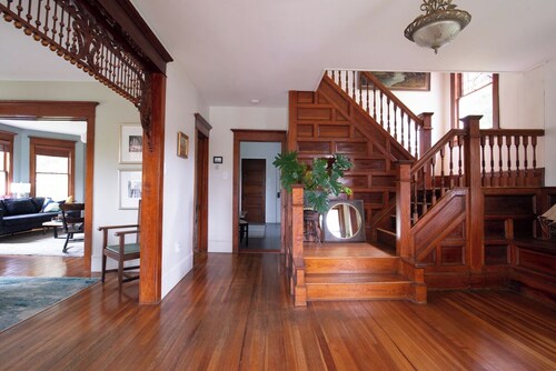 Dancing Doe Estate with Wood Stove, Hot Tub & Firepit