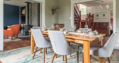 Dancing Doe Estate with Wood Stove, Hot Tub & Firepit