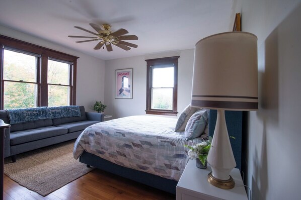 4 bedrooms, desk, iron/ironing board, free WiFi - Dancing Doe Estate with Wood Stove, Hot Tub & Firepit (Jeffersonville)