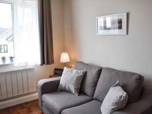 TV - 1 bedroom accommodation in Bowness-on-Windermere (Bowness-on-Windermere)