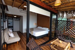 ห้องดีลักซ์, วิวทะเล | มินิบาร์, ตู้นิรภัยในห้องพัก, ห้องพักตกแต่งอย่างมีเอกลักษณ์