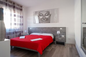 3 bedrooms, desk, soundproofing, iron/ironing board - Conte Manetti Residence  (Mira)