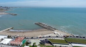 Panoramic Apartment, 1 Bedroom | Living area | 46-inch flat-screen TV with cable channels, Smart TV, Netflix - Radar Cabo Corrientes (Mar del Plata)