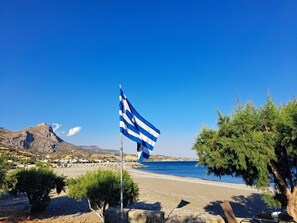 Beach - Μοναδικό μέρος για ξεκούραστες διακοπές με θέα στην θάλασσα  (Καστρί)