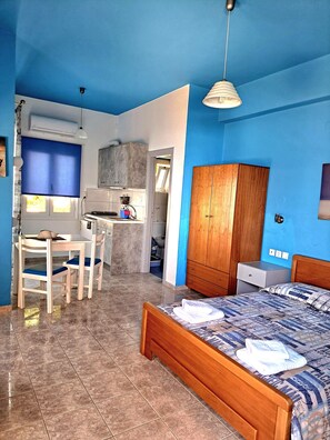 1 bedroom, travel cot, free WiFi, bed sheets