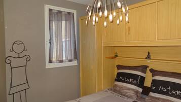 1 間睡房、熨斗/熨衫板