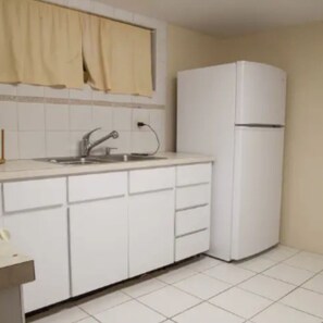 Refrigerador, horno, placa de cocina, cafetera/tetera