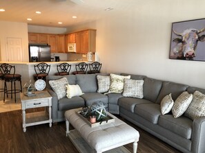 تلفزيون ذكي، مدفأة، مشغل دي في دي، ستيريو