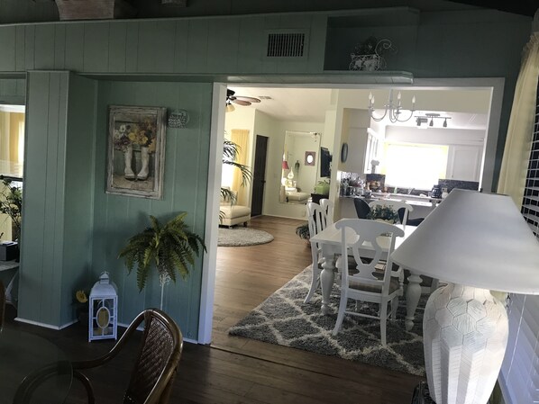 Dining - Home with garage and deck overlooking lake and golf course (North Fort Myers)