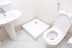Standard Double or Twin Room | Bathroom - Cityana Guest House (Addis Ababa)