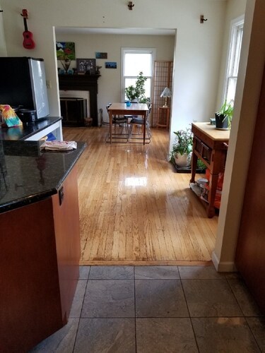 Two bedroom efficiency apartment with easy access to campus (on site parking)