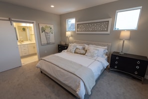 3 bedrooms, desk, iron/ironing board, WiFi - Luxury Townhome, AMAZING mtn views, Roof top deck! Swedish,DU, Red Rocks, skiing (Englewood)