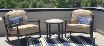 Luxury Townhome, AMAZING mtn views, Roof top deck! Swedish,DU, Red Rocks, skiing