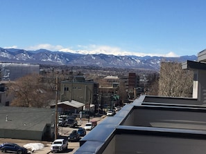 Property grounds - Luxury Townhome, AMAZING mtn views, Roof top deck! Swedish,DU, Red Rocks, skiing (Englewood)