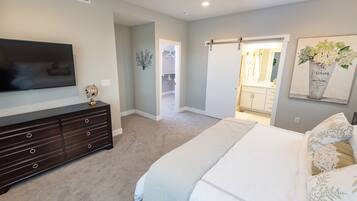 3 bedrooms, desk, iron/ironing board, WiFi