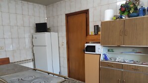 Coffee/tea maker, fridge, microwave, stovetop - A nice place and cottage in the countryside. Pets welcome (San Xiao de Mos)