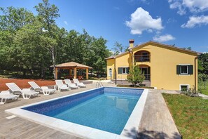 Pool - Beautiful villa with private pool and parking for 5 cars (Labin)