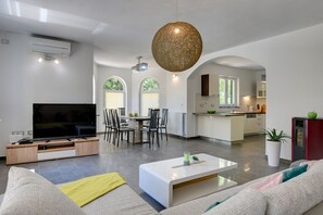 Living area - Beautiful villa with private pool and parking for 5 cars (Labin)