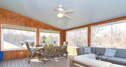 Narragansett Pier! Easy walk to seawall, food, shopping, playground - more!