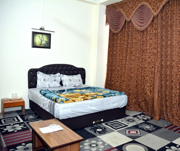 Deluxe Double Room | 5 bedrooms, desk, free WiFi, bed sheets