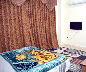 5 Schlafzimmer, Schreibtisch, kostenloses WLAN, Bettwäsche