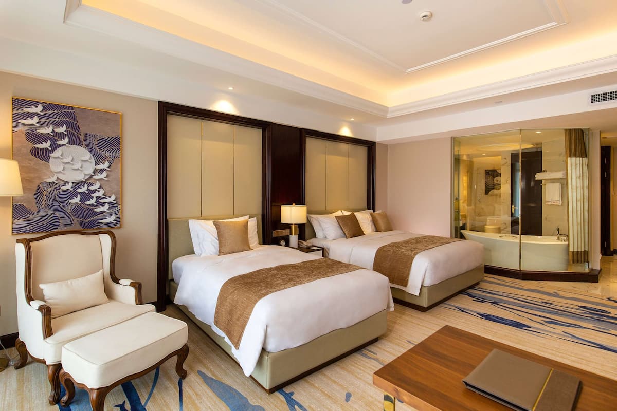 Deluxe Family City View Twin Bed Room | 1 bedroom, minibar, in-room safe, desk