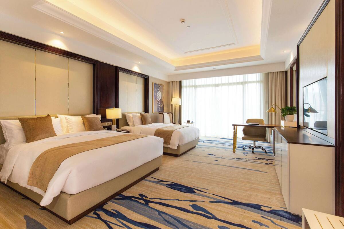 Family Room, Berbilang Katil, Lake View | Bar mini, peti besi dalam bilik, meja, ruang kerja komputer riba 