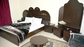 5 bedrooms, WiFi, bed sheets